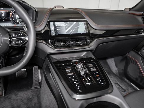 Used 2025 Aston Martin DBX 707 image 28