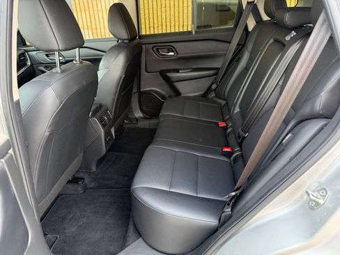 Used 2025 Nissan Rogue SV w/ SV Premium Package FWD image 16