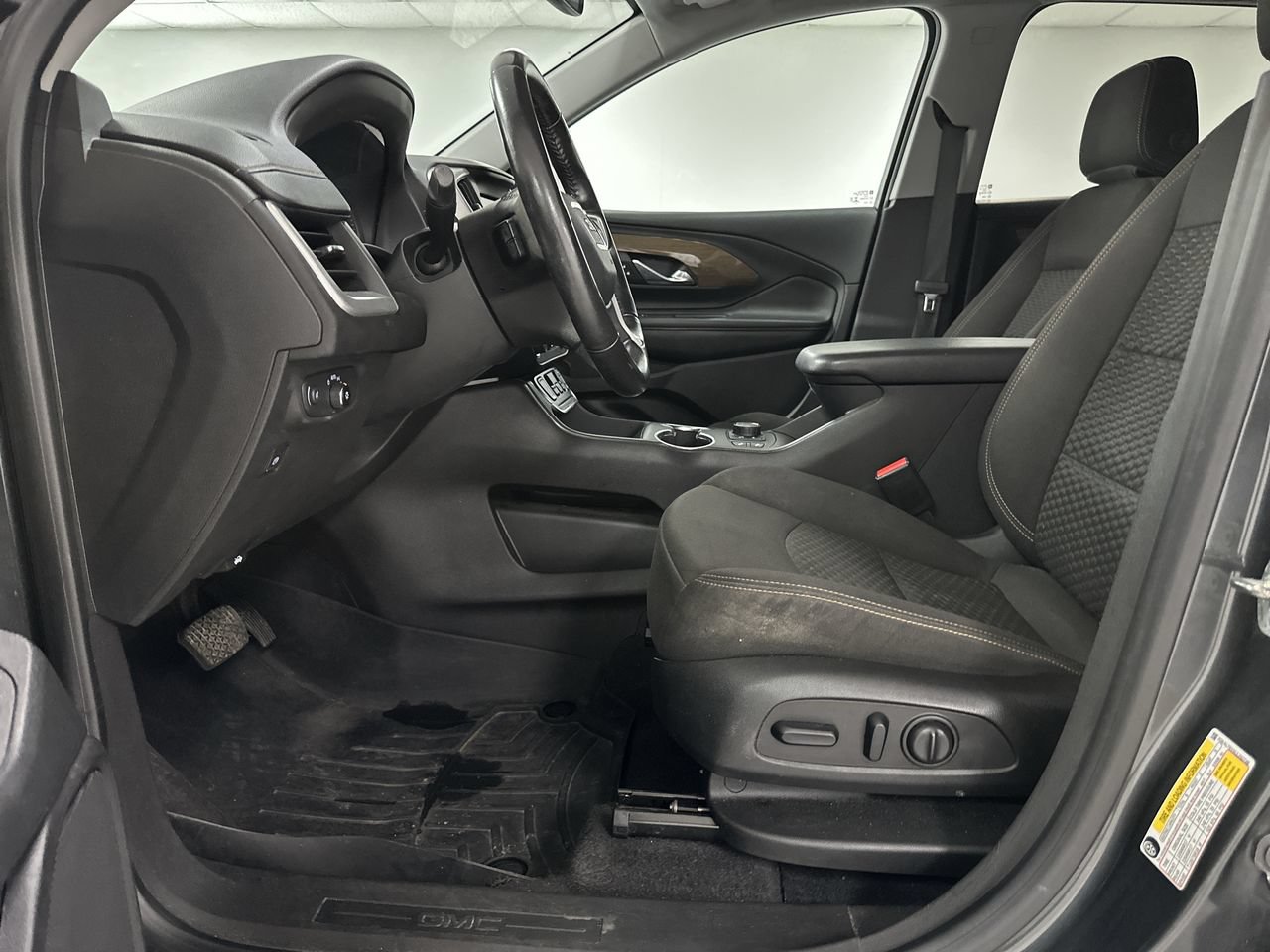 Used 2020 GMC Terrain SLE w/ Driver Convenience Package AWD/4WD image 10