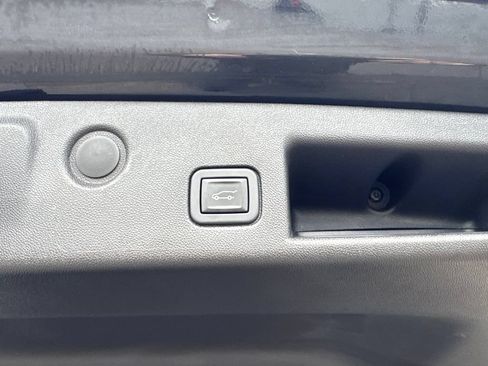 Used 2023 Chevrolet Equinox LT FWD image 39