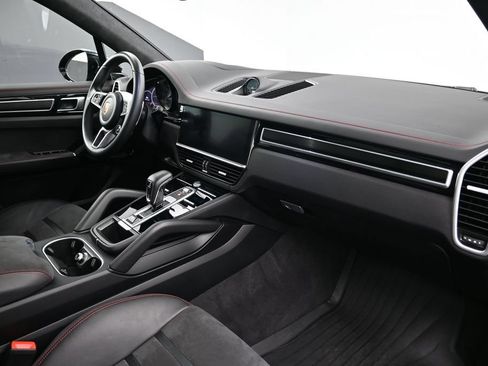 Used 2023 Porsche Cayenne GTS w/ Assistance Package AWD/4WD image 14