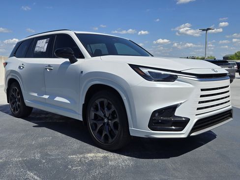 New 2026 Lexus TX 500h AWD image 7