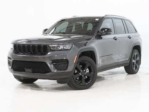 Used 2025 Jeep Grand Cherokee Altitude AWD/4WD image 1