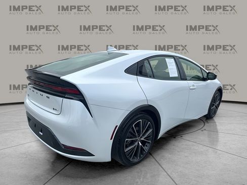 Used 2025 Toyota Prius XLE image 5