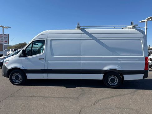 Used 2023 Mercedes-Benz Sprinter 2500 image 4
