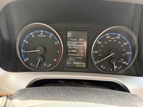 Used 2017 Toyota RAV4 XLE FWD image 32