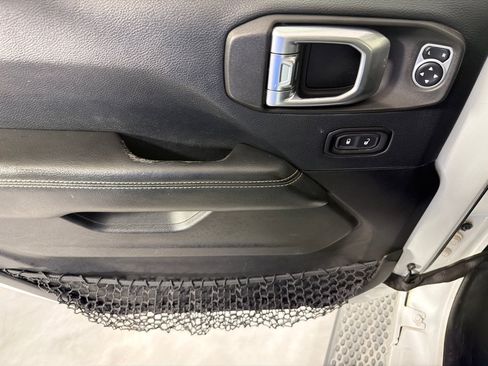 Used 2019 Jeep Wrangler Unlimited Sahara AWD/4WD image 10