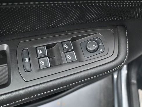 Used 2024 Volkswagen Atlas Cross Sport SE image 7