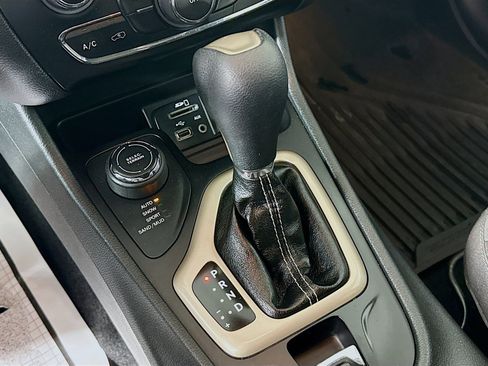 Used 2015 Jeep Cherokee Latitude image 20