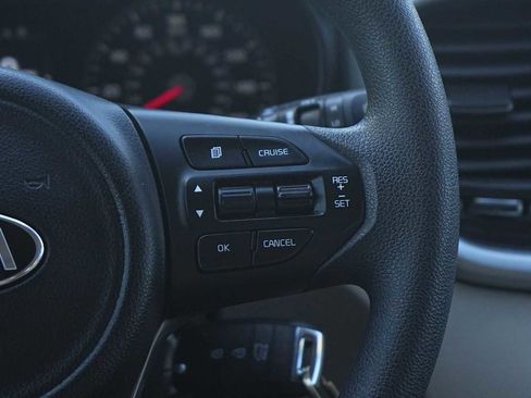 Used 2017 Kia Sorento LX image 18