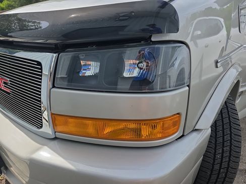 Used 2022 GMC Savana 2500 w/ Enhanced Convenience Package RWD image 28