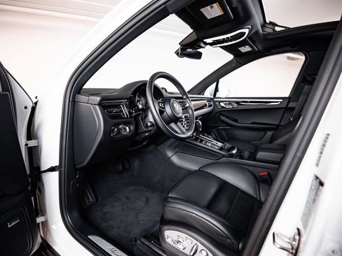 Certified 2026 Porsche Macan S AWD/4WD image 4