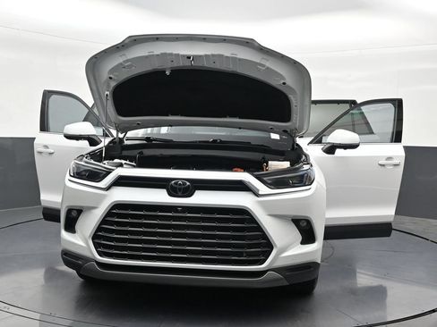 Used 2024 Toyota Grand Highlander AWD Hybrid image 37