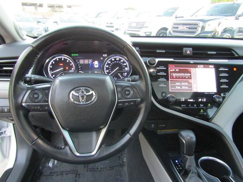 Used 2019 Toyota Camry XLE image 16