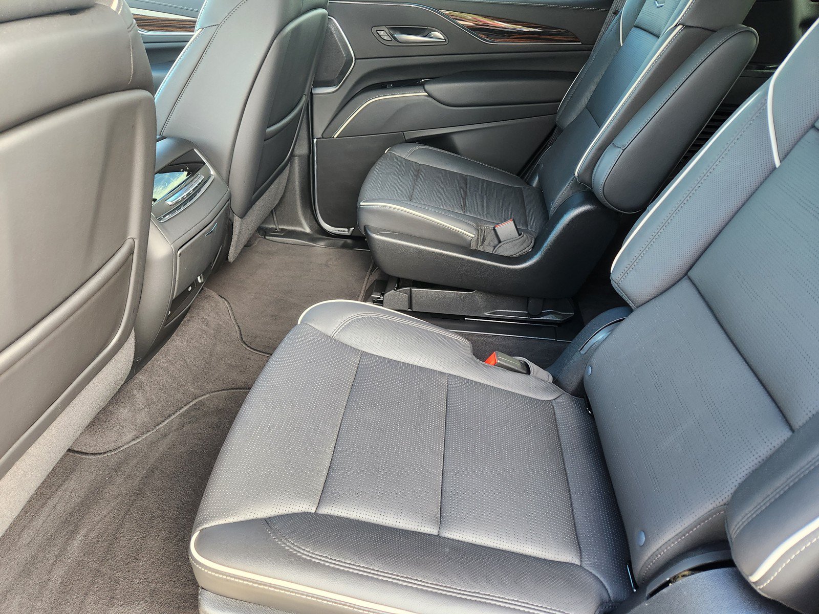 Certified 2023 Cadillac Escalade Premium Luxury w/ Performance Package AWD/4WD image 14