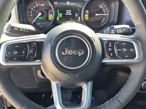 Certified 2025 Jeep Wrangler Unlimited Sahara w/ Safety Group AWD/4WD image 27