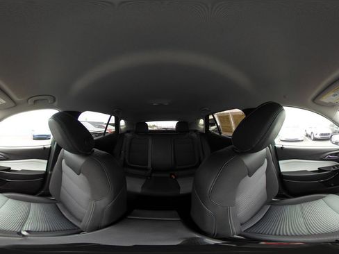 Used 2025 Chevrolet Trax LT w/ LT Convenience Package FWD image 42