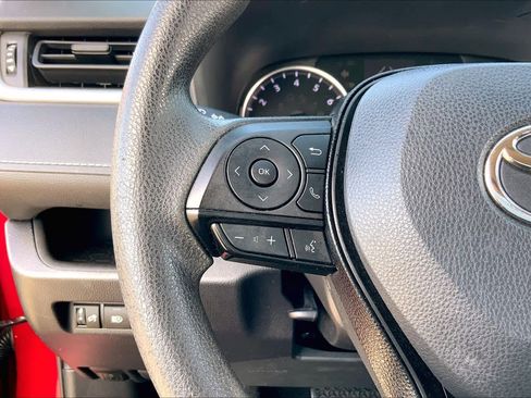 Used 2021 Toyota RAV4 LE image 23