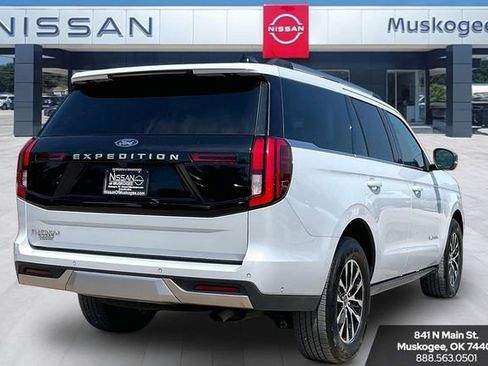 Used 2025 Ford Expedition Platinum AWD/4WD image 5