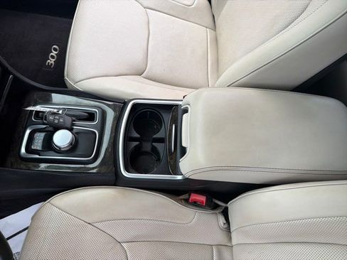 Used 2015 Chrysler 300 C RWD image 22