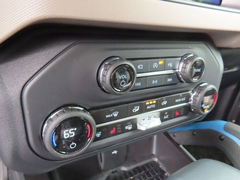 Used 2024 Ford Bronco Wildtrak AWD/4WD image 26