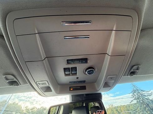 Used 2020 GMC Yukon XL SLT image 29