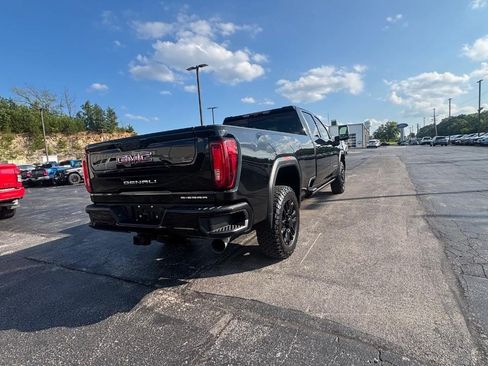 Used 2023 GMC Sierra 3500 Denali w/ Denali Black Diamond Edition AWD/4WD image 4