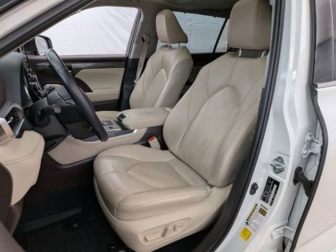 Used 2021 Toyota Highlander Limited image 13