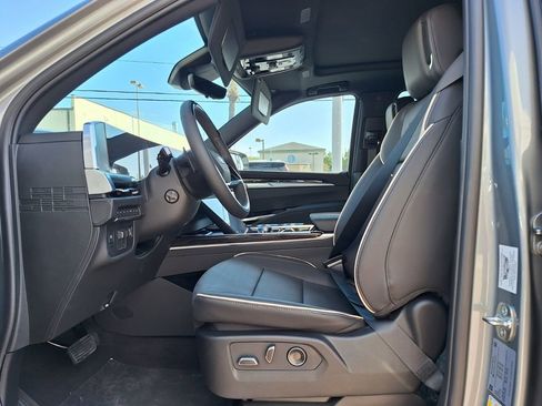 New 2026 Cadillac Escalade ESV Luxury w/ LPO, Radiant Package image 13