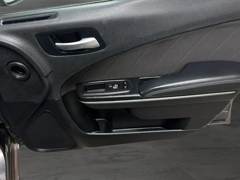 Used 2022 Dodge Charger SXT RWD image 18