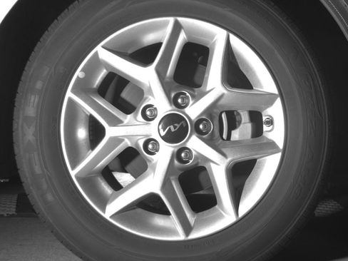 Used 2025 Kia Soul LX w/ LX Technology Package FWD image 13