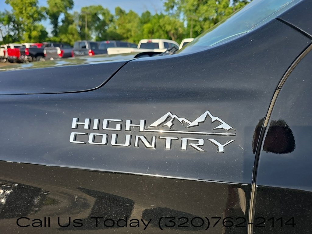 Used 2024 Chevrolet Suburban High Country AWD/4WD image 10