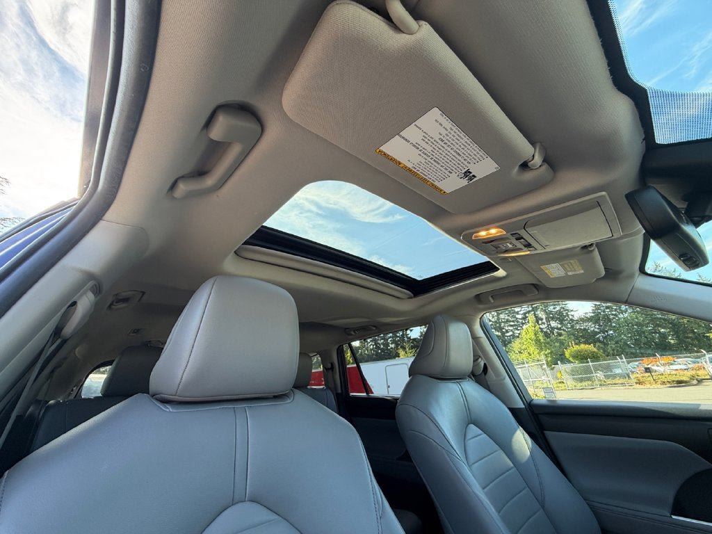 Used 2022 Toyota Highlander XLE AWD/4WD image 28