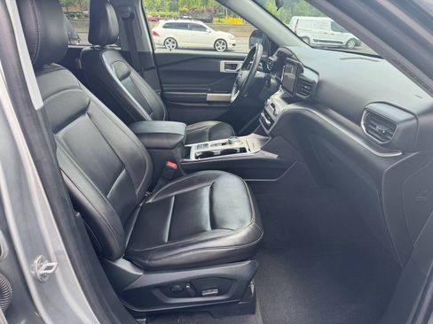Used 2021 Ford Explorer XLT w/ Equipment Group 202A RWD image 21
