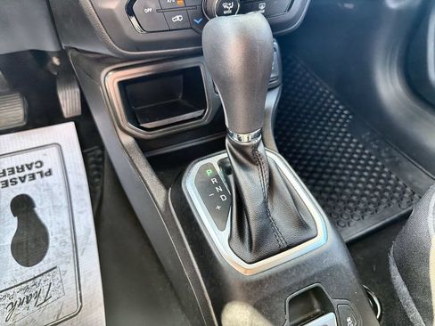 Used 2021 Jeep Renegade Latitude w/ Convenience Group FWD image 20