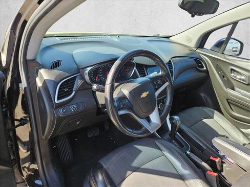Used 2019 Chevrolet Trax LT w/ LT Convenience Package image 11