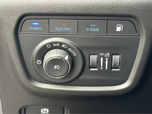 Certified 2022 Jeep Grand Cherokee Summit w/ Advanced Protech Group IV image 15