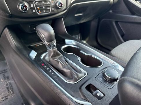 Used 2022 Chevrolet Traverse LT FWD image 24