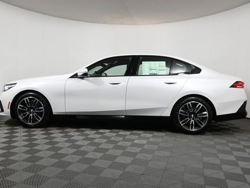 Used 2026 BMW 530i xDrive w/ M Sport Package image 2