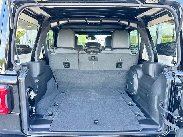 New 2025 Jeep Wrangler Unlimited Sahara AWD/4WD image 30