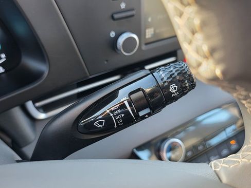 Certified 2025 Hyundai Elantra Sport image 28