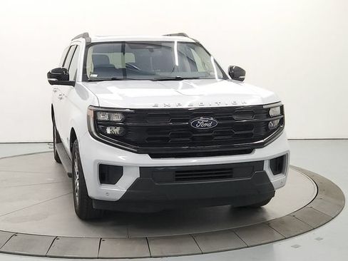 Used 2025 Ford Expedition Active AWD/4WD image 3