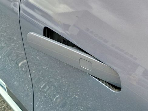 Certified 2025 Chevrolet Equinox EV LT FWD image 9