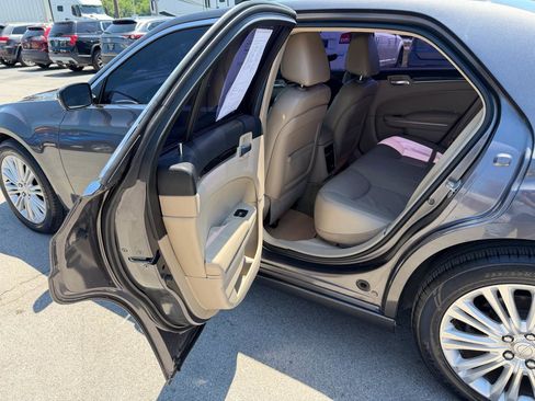 Used 2013 Chrysler 300 AWD w/ Driver Convenience Group image 11