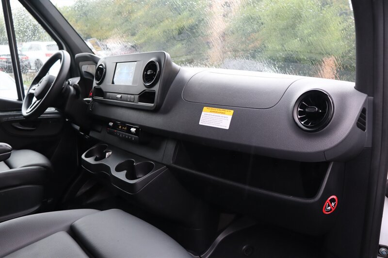 Used 2024 Mercedes-Benz Sprinter 2500 image 18
