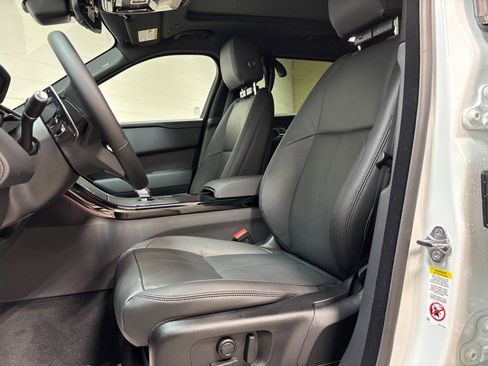 New 2026 Land Rover Range Rover Velar S image 23