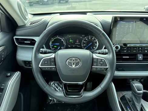 Used 2021 Toyota Highlander Platinum image 17