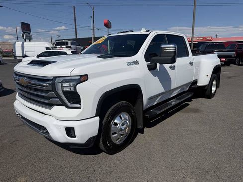 Used 2024 Chevrolet Silverado 3500 High Country w/ High Country Premium Package AWD/4WD image 3