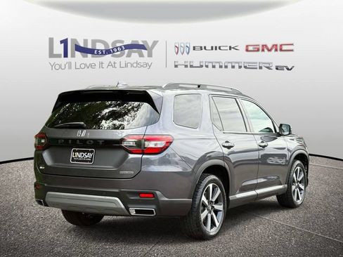Used 2023 Honda Pilot Touring image 3