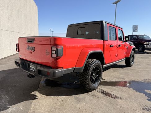 Used 2024 Jeep Gladiator Sport image 22